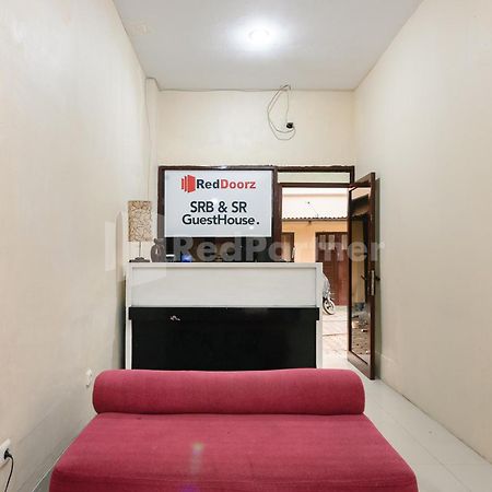 Sr Residence Near Mall Ciputra Cibubur Mitra Reddoorz Бекасі Екстер'єр фото