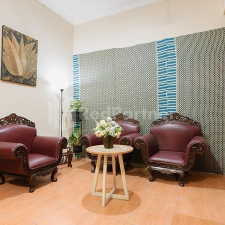 Sr Residence Near Mall Ciputra Cibubur Mitra Reddoorz Бекасі Екстер'єр фото