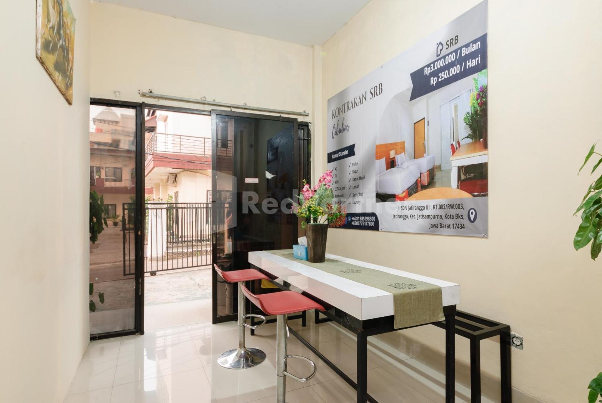 Sr Residence Near Mall Ciputra Cibubur Mitra Reddoorz Бекасі Екстер'єр фото