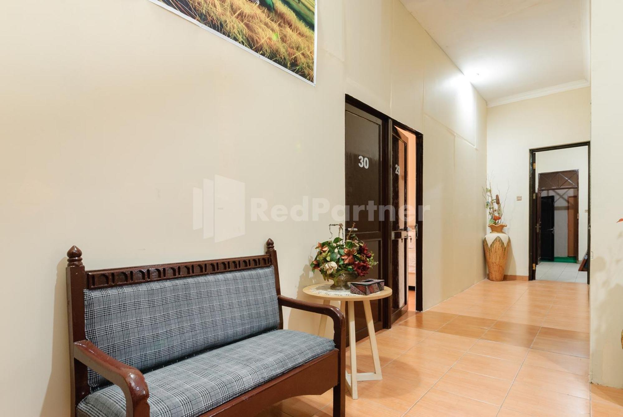 Sr Residence Near Mall Ciputra Cibubur Mitra Reddoorz Бекасі Екстер'єр фото