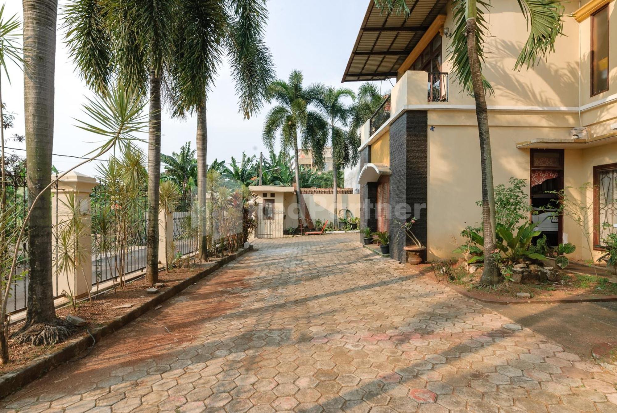 Sr Residence Near Mall Ciputra Cibubur Mitra Reddoorz Бекасі Екстер'єр фото