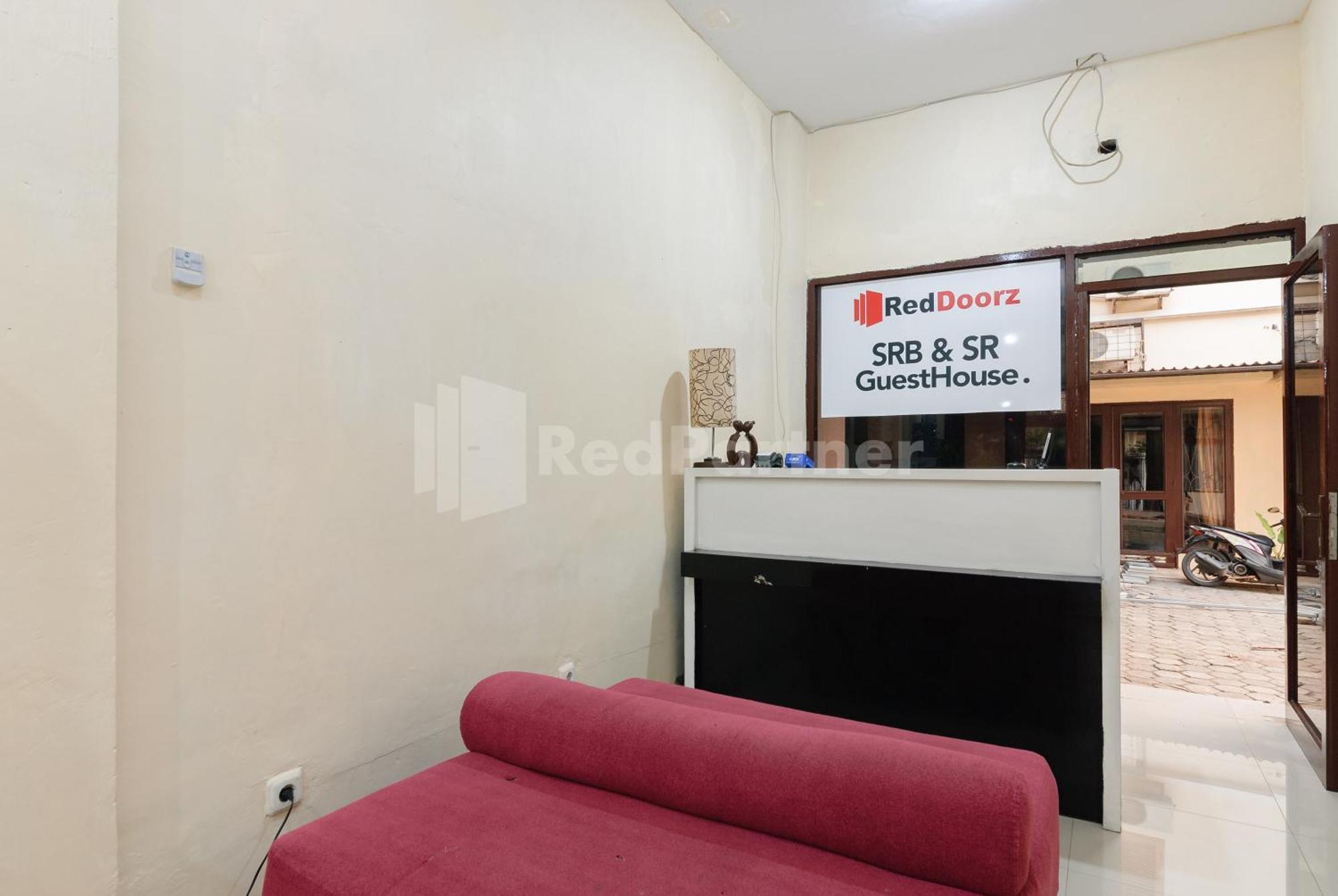 Sr Residence Near Mall Ciputra Cibubur Mitra Reddoorz Бекасі Екстер'єр фото