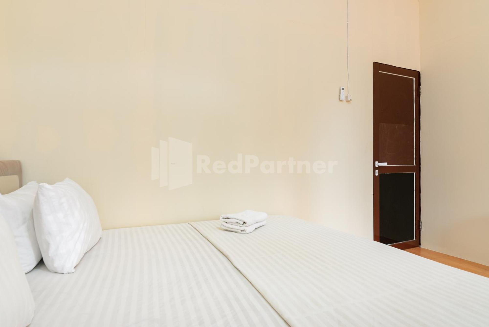 Sr Residence Near Mall Ciputra Cibubur Mitra Reddoorz Бекасі Екстер'єр фото